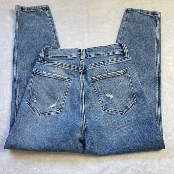 Arizona Highest-Rise Curvy Mom Jeans JUNIORS Size 9 Distressed Light Wash Denim - Picture 8 of 13